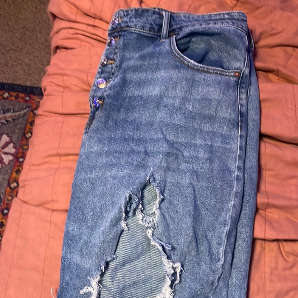 DISTRESS High Waisted Mom Jeans